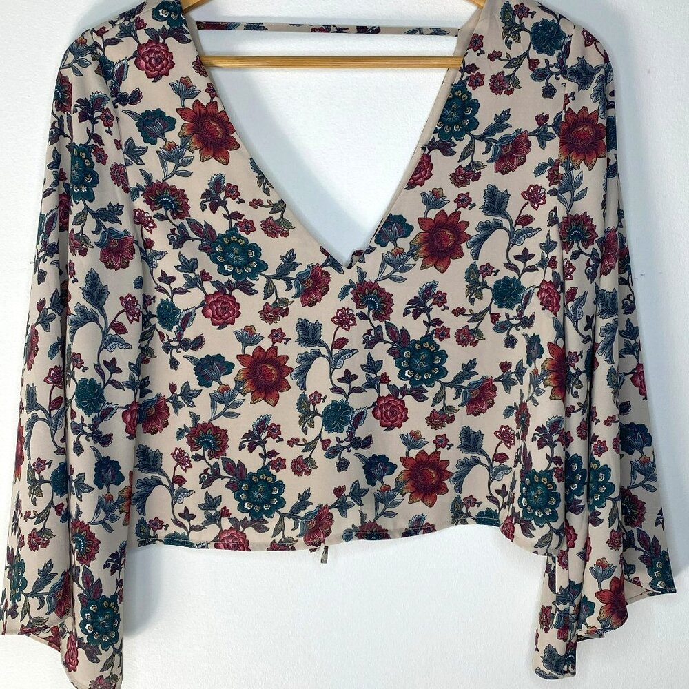 No tag - H&M, Long sleeve top, trumpet sleeve, vneck, summer flowy - Size S